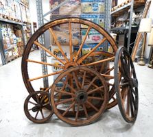 5 Antike Wagenräder aus Holz mit Eisenbeschlag (Set)