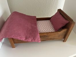 Antikes Puppenbettchen/Barbie-Bett