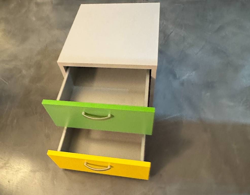 Commodes: Chambre enfant Commode et table de chevet Pfister – D'occasion à St-Blaise par cielouvert 3