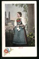 Zürich, Frau in Tracht vor Stadtpanoram