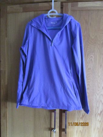 Sport Pullover mit Kapuze