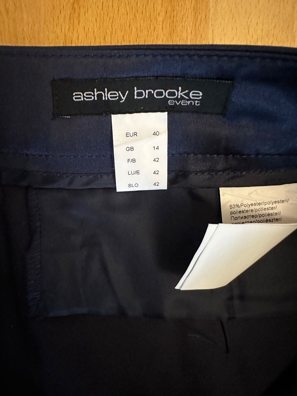 Brooks Pantaloni: Ashley Brook Hose Grösse 40 – Usato da Luzern venduto da Sesilija 3