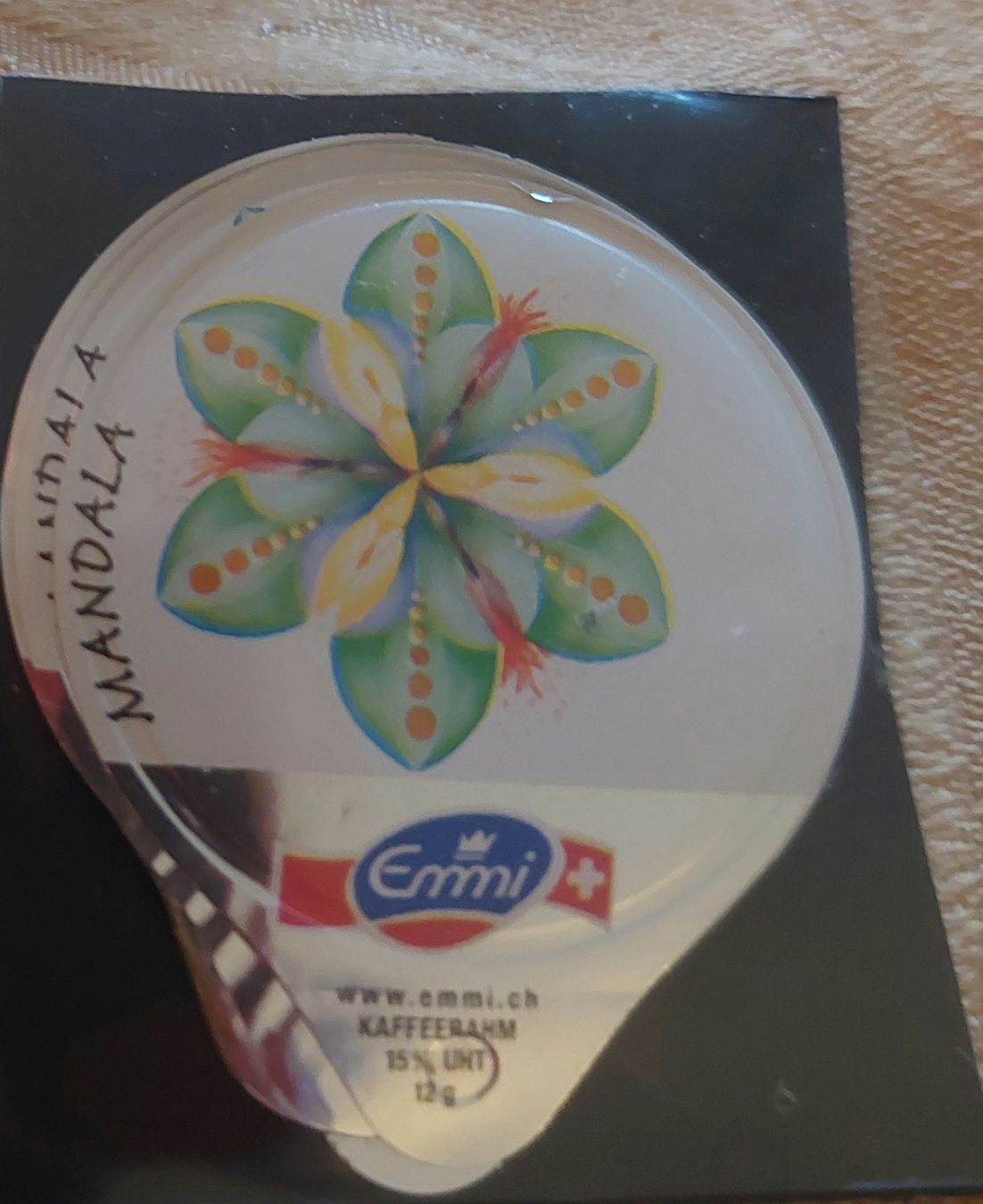 Emmi Coperchi dei cremini per caffè: Serie 1.696 A runde Lasche Mandala – Usato da Solothurn venduto da Lipaso