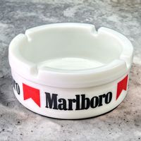 Cendrier Marlboro en opaline blanche