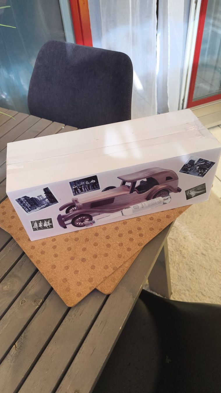 Voitures modèles: Modell Auto aus Holz mit eine Flasche Oldtimer – Neuf avec emballage d'origine à Itingen par ema_cnr8