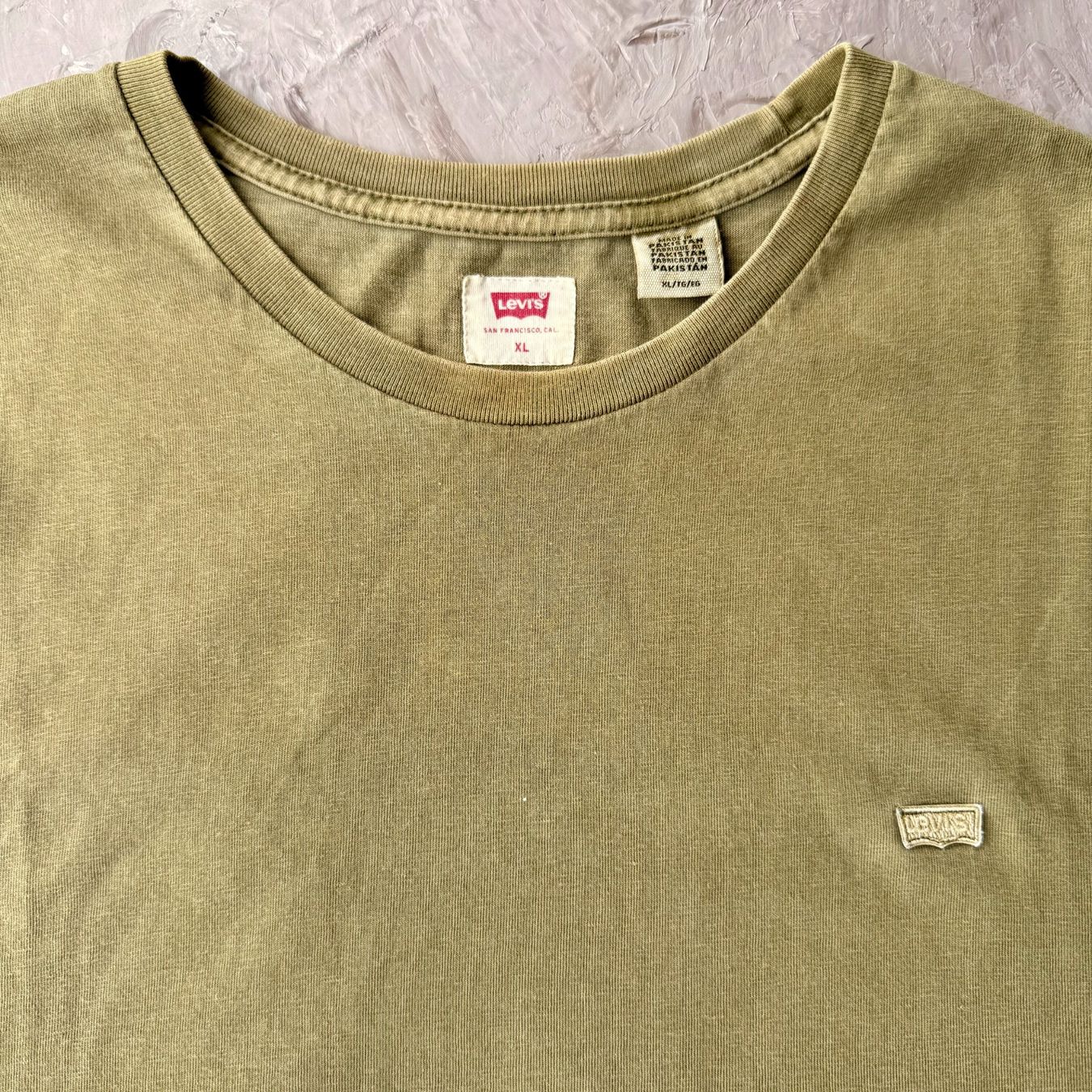 Levi's T-shirt: T-Shirt Levi's Vert Olive Délavé – Usato da Thônex venduto da Suisse.Shopping 3