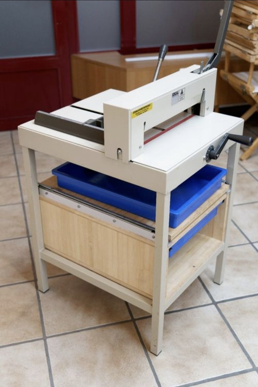 Alle Maschinen: IDEAL PAPIERSCHNEIDEMASCHINE  – Gebraucht aus Thalwil von  1