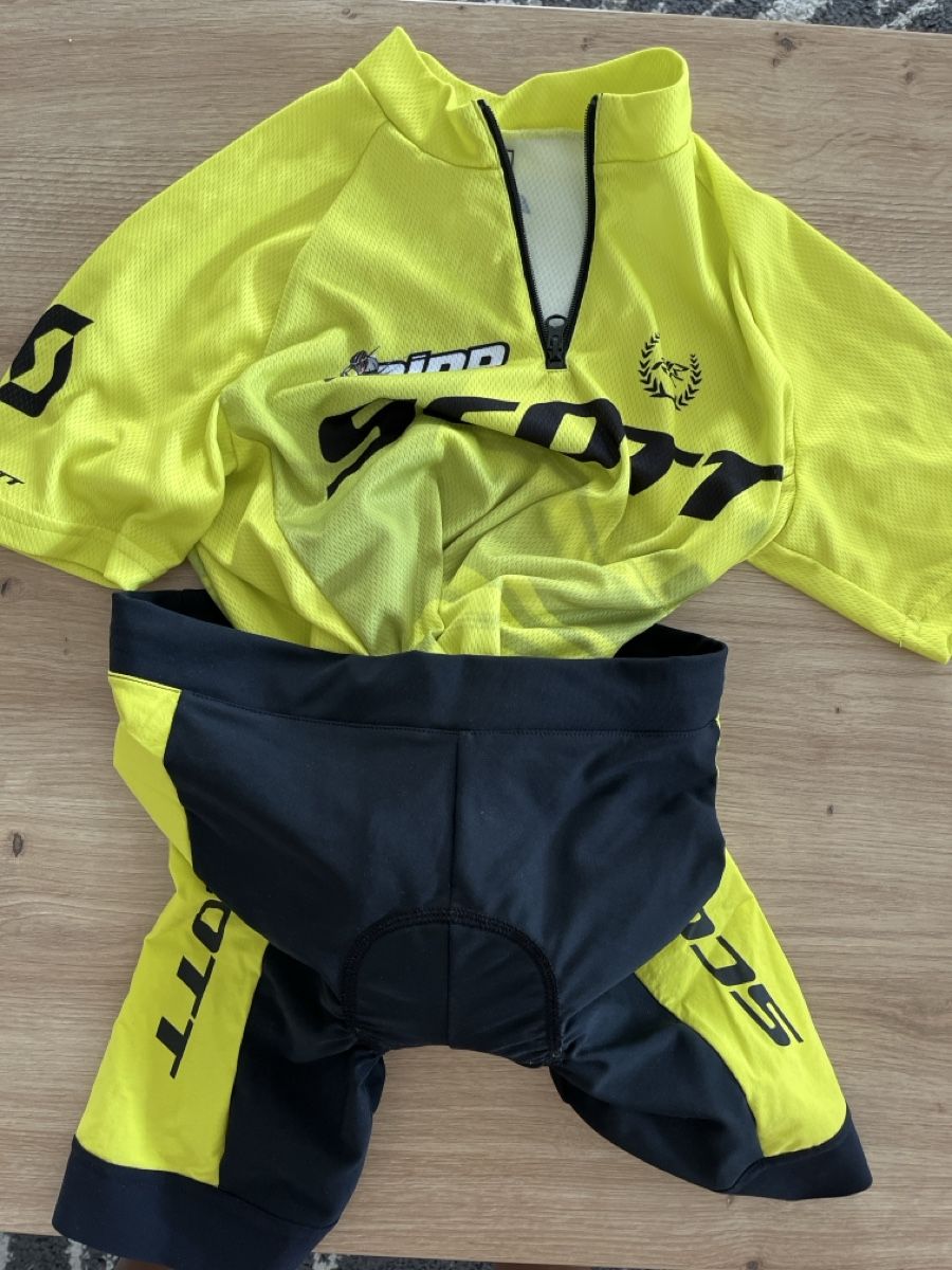 Lotti & Set di vestiti: Ensemble Scott cyclisme enfant – Usato da Boudry venduto da MikkoE