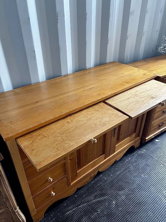 Büffets: Buffet enfilade en pin massif, style rustique – Gebraucht aus Lausanne von ber_y9vl 1