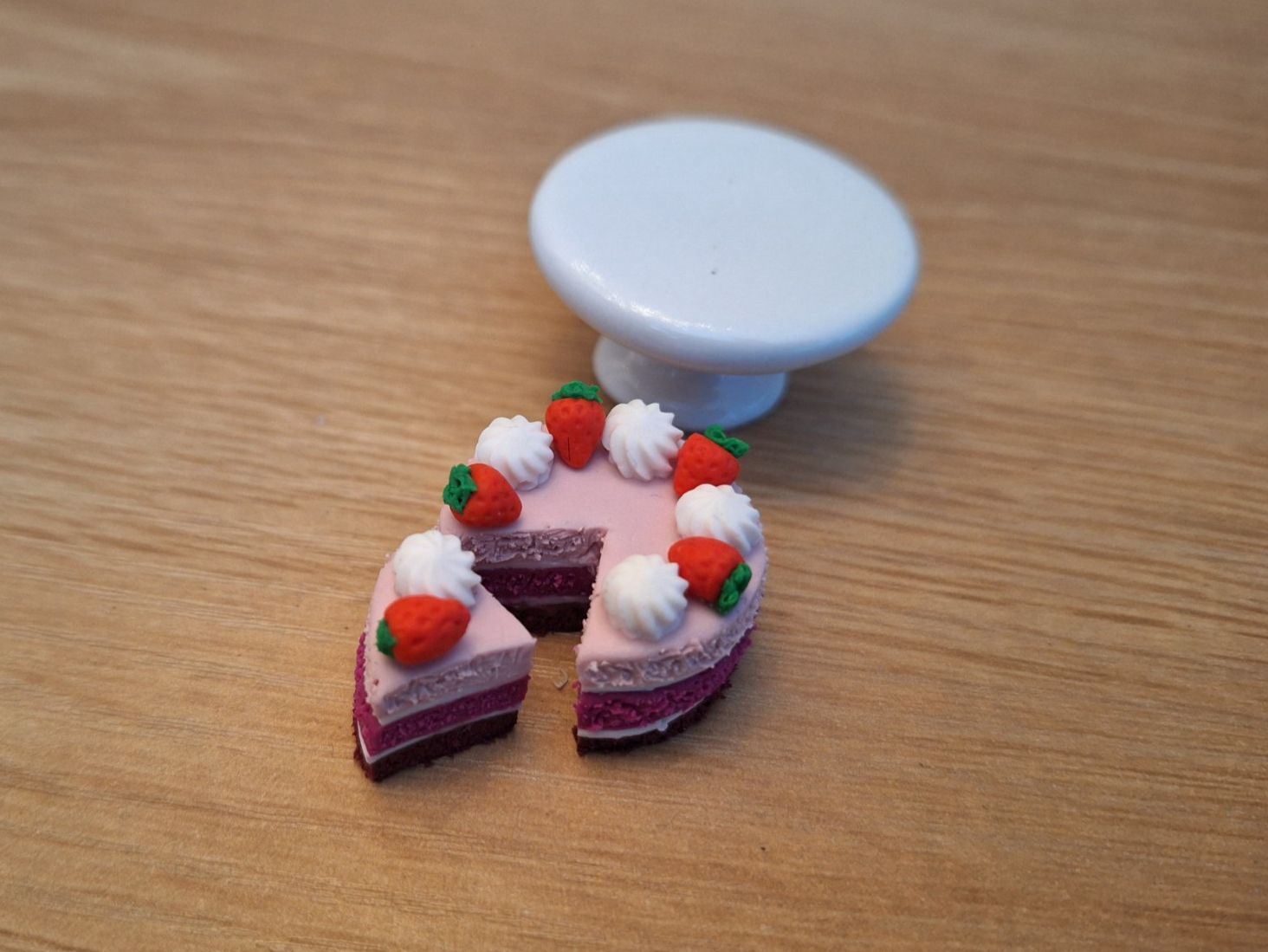 Case e mobili per bambole: Handmade Erdbeertorte – Nuovo (secondo la descrizione) da Zürich venduto da HandmadeTinyFood 4