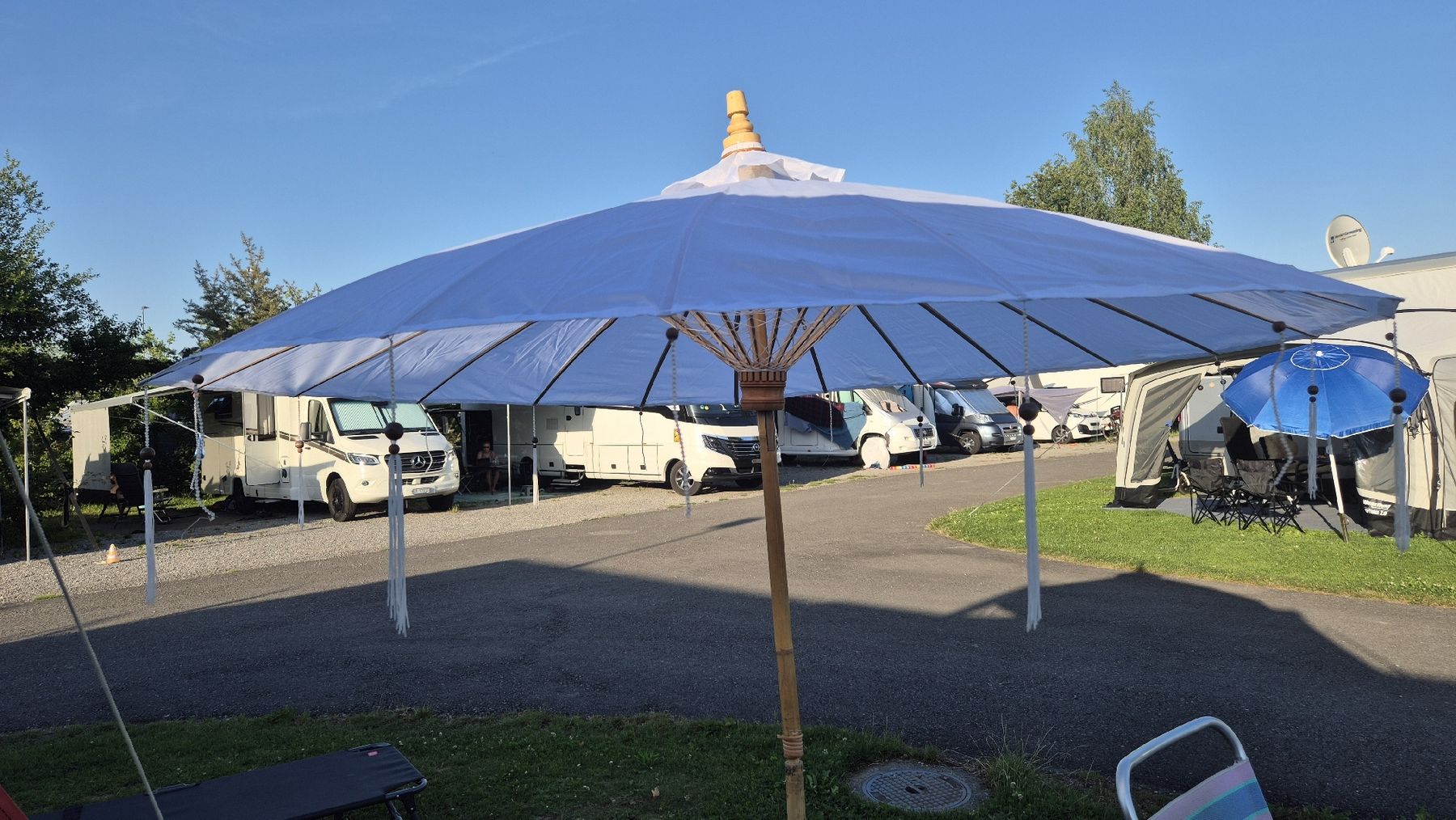 Sonnenschirme: Alter Sonnenschirm – Gebraucht aus Döttingen von Pensil 2