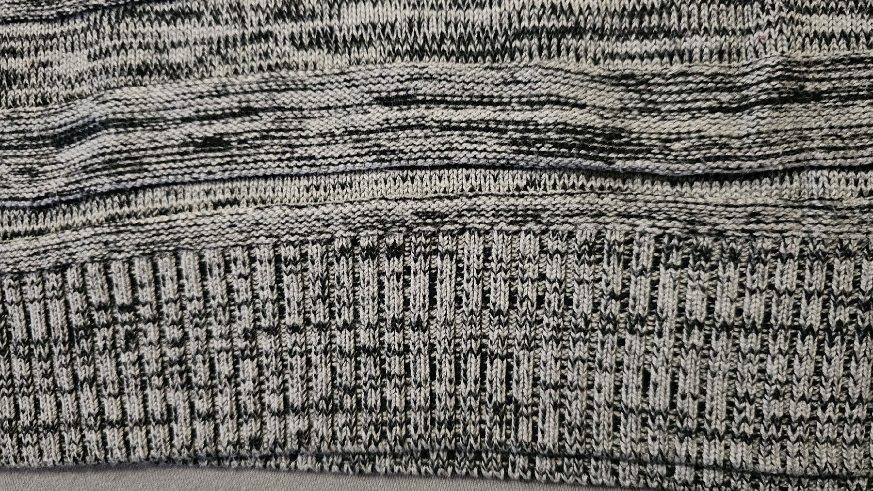 C&A Maglioni & Felpe: Pullover Clockhouse, grau schwarz meliert, Grösse XL – Nuovo (secondo la descrizione) da Oberengstringen venduto da Asteroid56 3