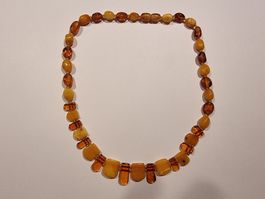 Schöne Bernsteinkette, mehrfarbig, 48cm, 16g, Drehverschluss