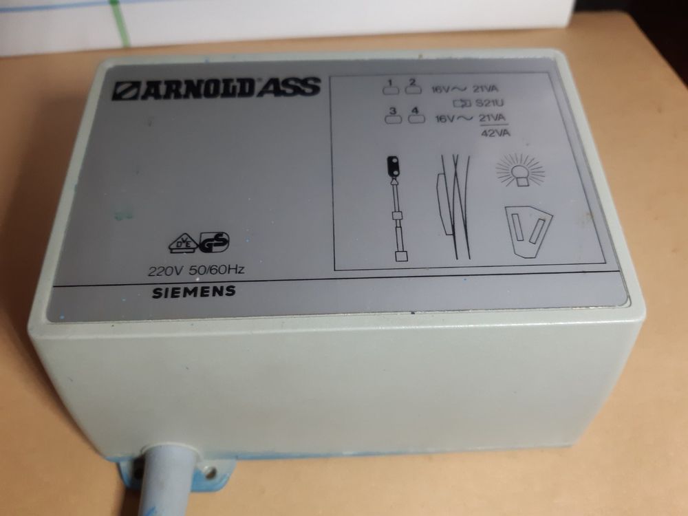 Lot De 2 Transformateurs Arnold Pour Train électrique - Modèle 4 AA3108
