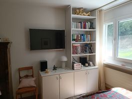 Weiße Doppelkommode mit Büchergestell einseitig, Qualität