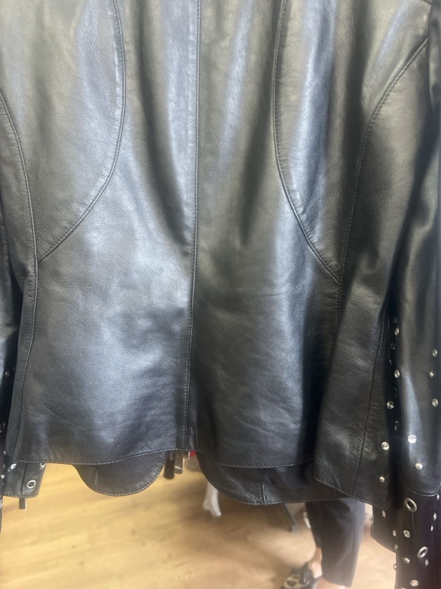 Madeleine Giacche: Schwarze Echtlederjacke mit Nieten & Ringen - Gr. 36-38 – Usato da Olten venduto da AtelierSecondhand23 5