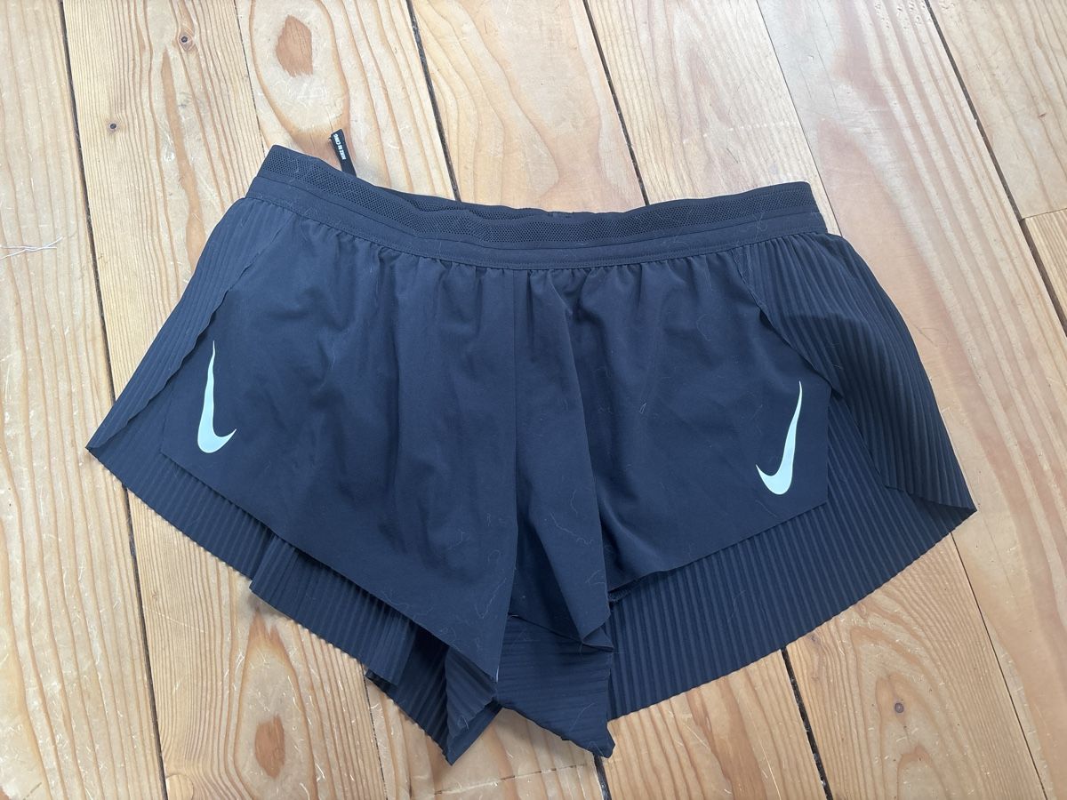 Nike Pantalons: Short aeroswift Nike – D'occasion à Zürich par glaswag