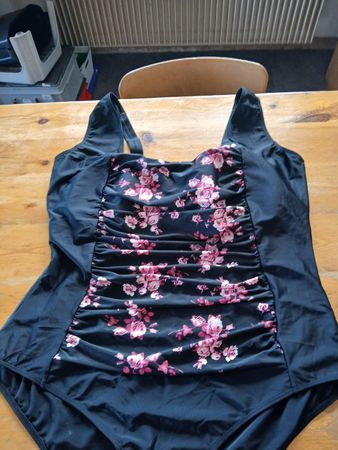 1 costume de bain neuf.Taille Euro 56