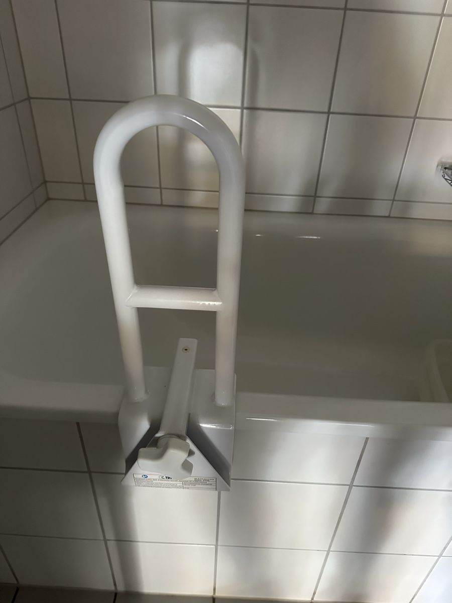 Fixations: Badewannen-Haltegriff weiss neuwertig – D'occasion à Luzern par carlo1881