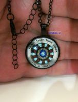 NEU Iron Man Herz Tony Stark schwarze Fassung