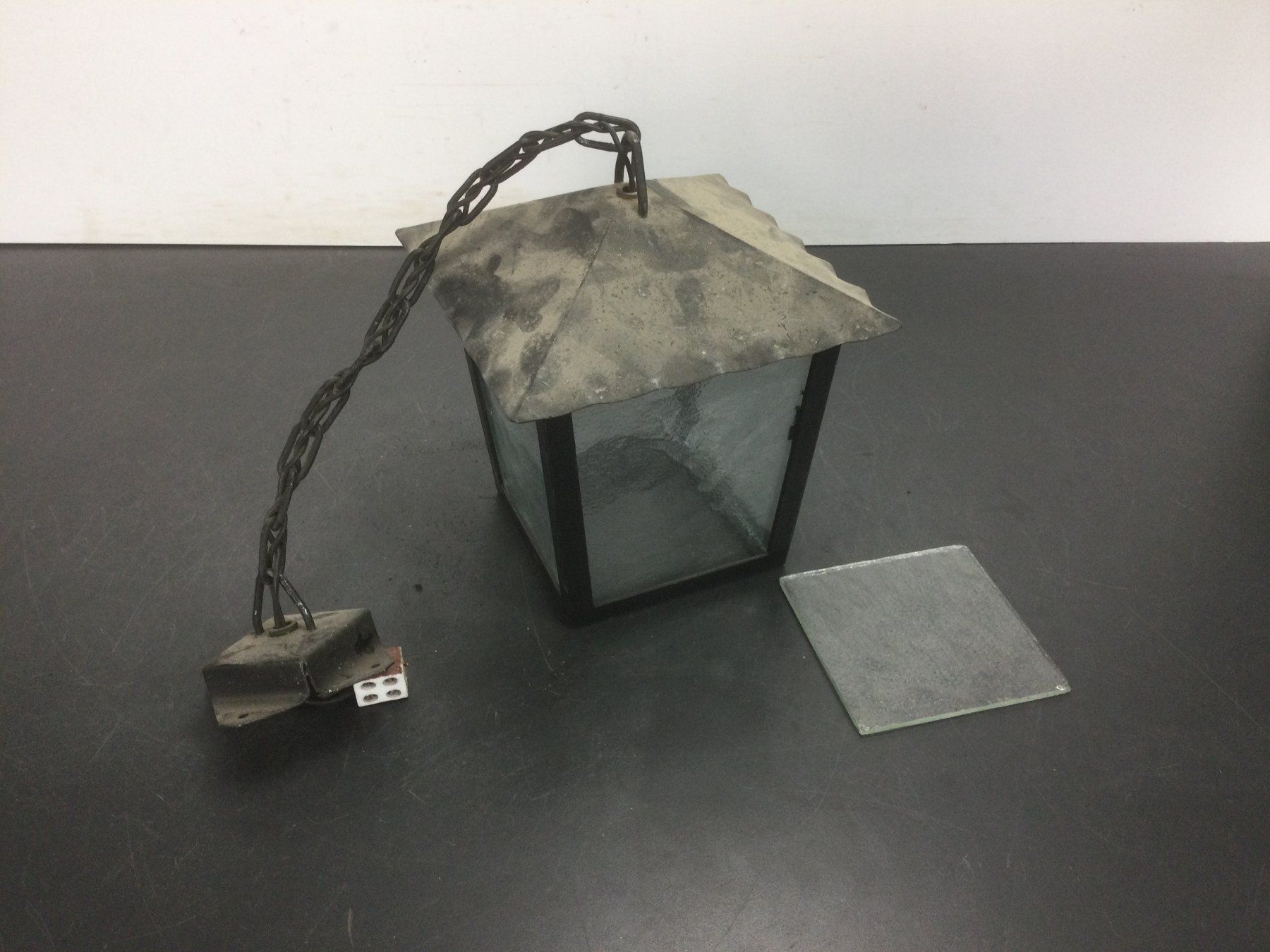 Lampes: Gebrauchte Eingangs Aussenlampe aus Eisen – D'occasion à Wangen SZ par kuriosum12