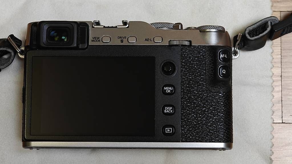 Flash: Fujifilm X-E3 silber, Blitzaufsatz, 2x Akku – Usato da Uster venduto da sim_9shl 2