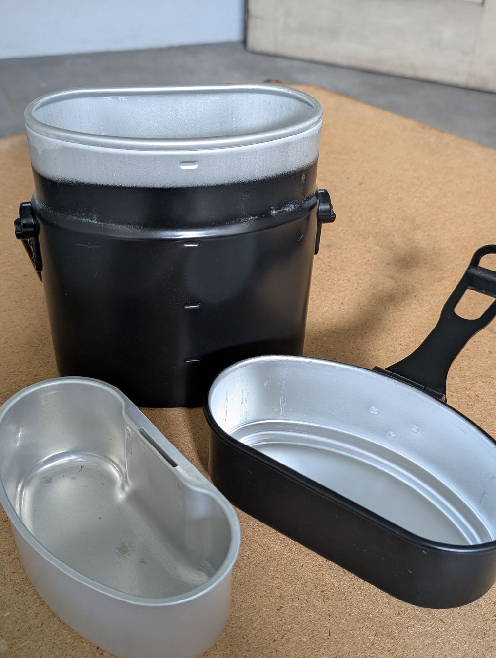 Set di piatti: SET: Gamelle & Feldflasche fast wie neu – Usato da Basel venduto da coreng 4