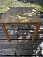 Massiver Holztisch 80x80, neuwertig