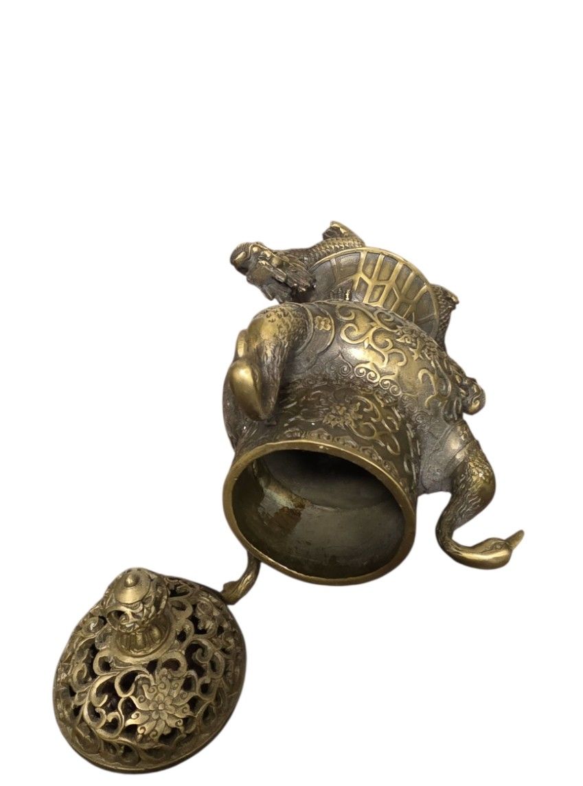 Statuette: Bruleur d'encens en bronze – Nuovo (secondo la descrizione) da Vernier venduto da 19pigments 2
