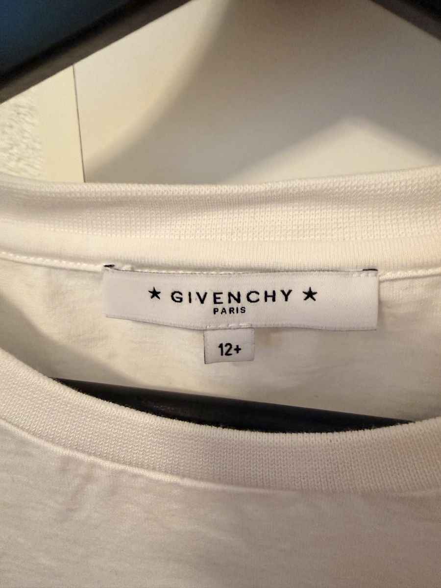 Blusen, T-Shirts & Tops: Givenchy T-Shirt – Neu (gemäss Beschreibung) aus Binz von blue.b1 2