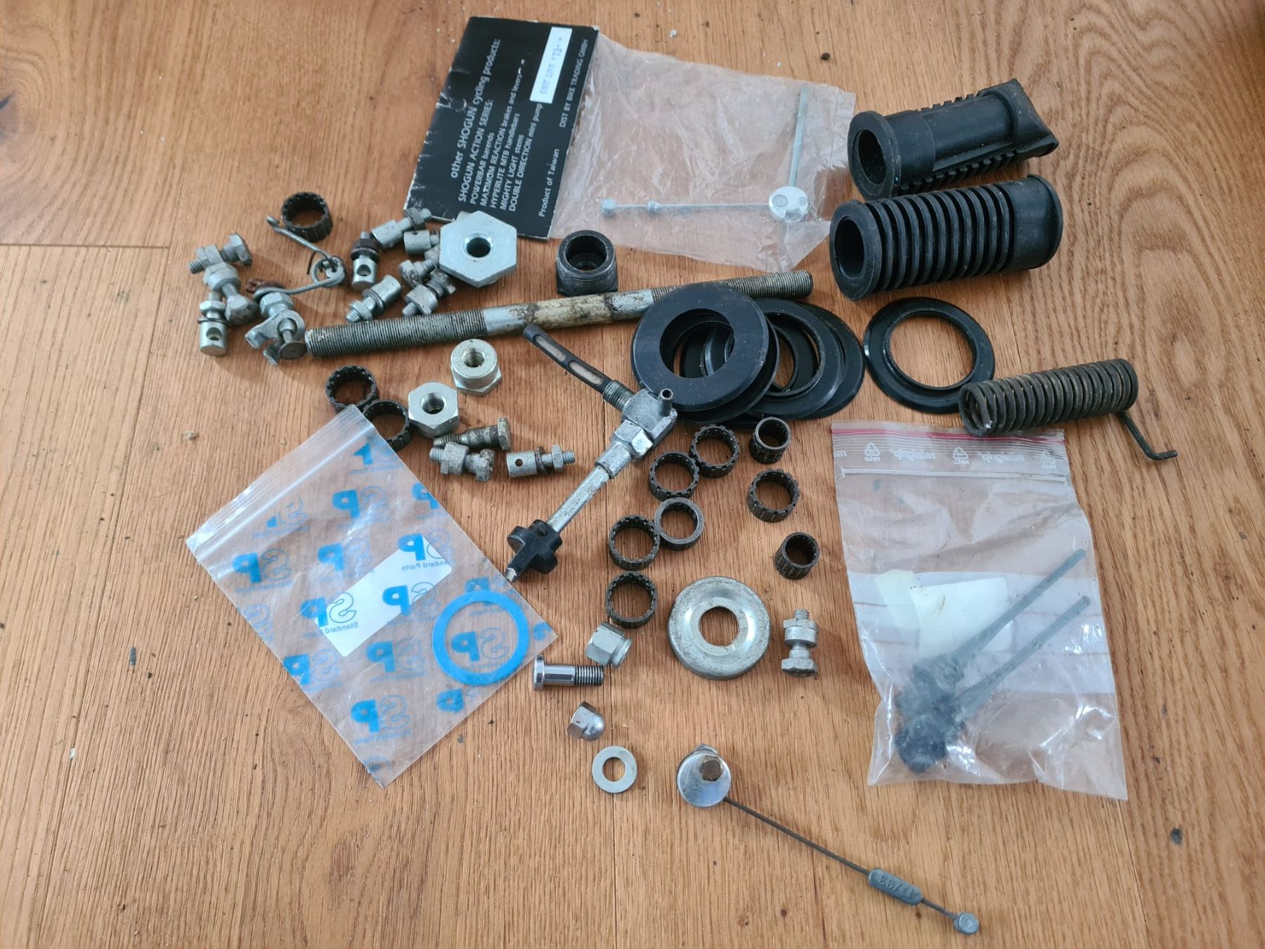 Puch Ciclomotori: Diverse Schrauben und Teile Zt. NOS – Usato da frümsen venduto da Sailem