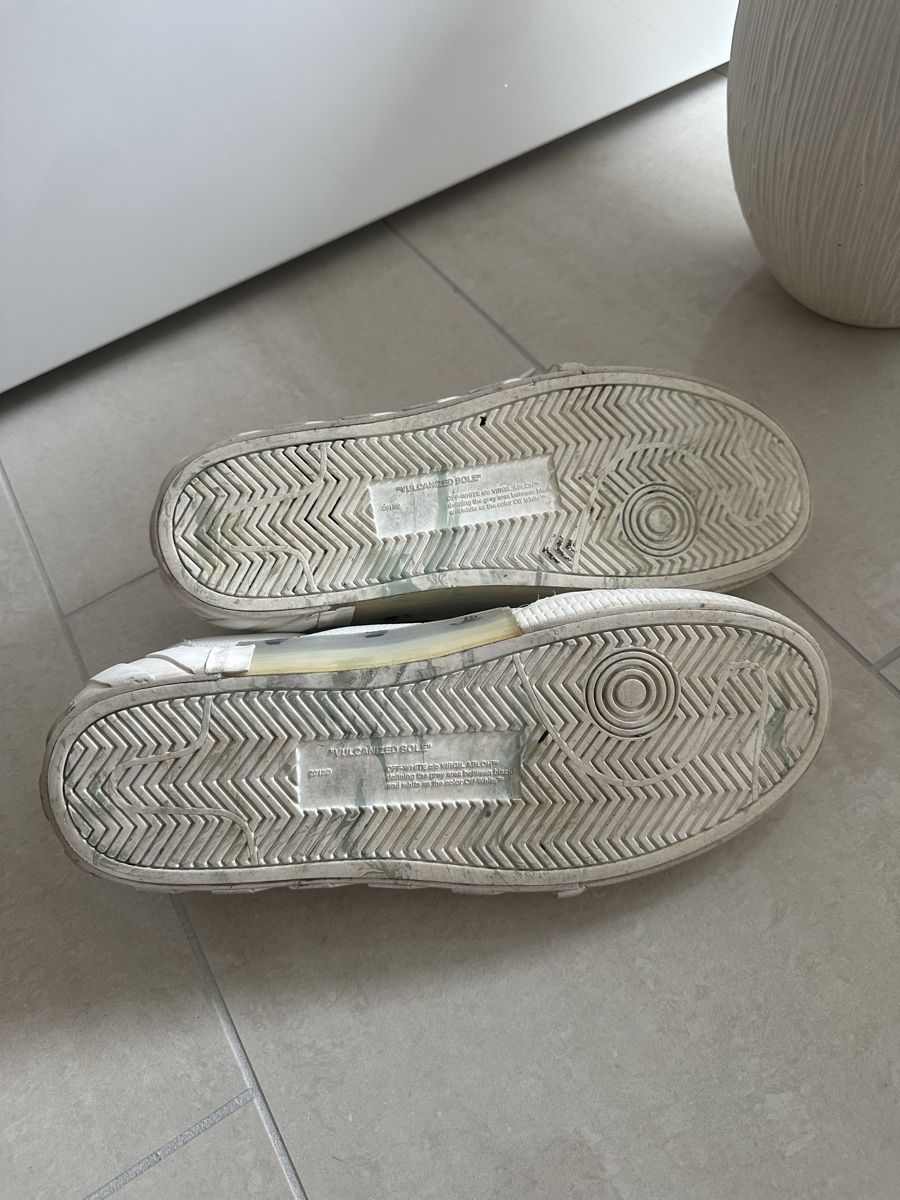 Off-White Scarpe da uomo: Off-White Vulcanized Low Sneaker Weiss Gr. 43 – Usato da Oberglatt ZH venduto da Nino. 3