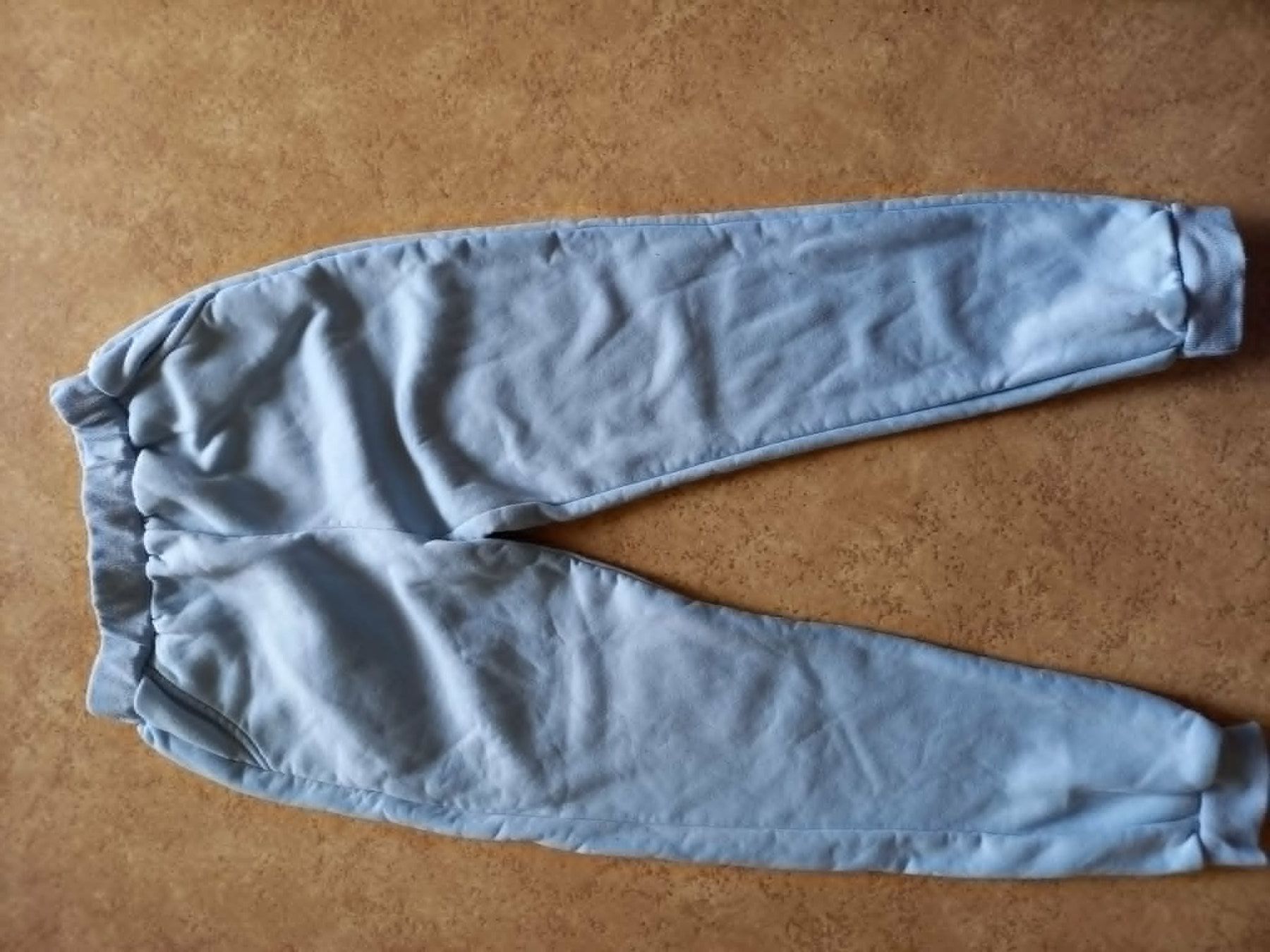 Hosen: Super bequeme Kinder Jogginghose in Hellblau, Gr160 – Gebraucht aus Möhlin von dom_96nf 1