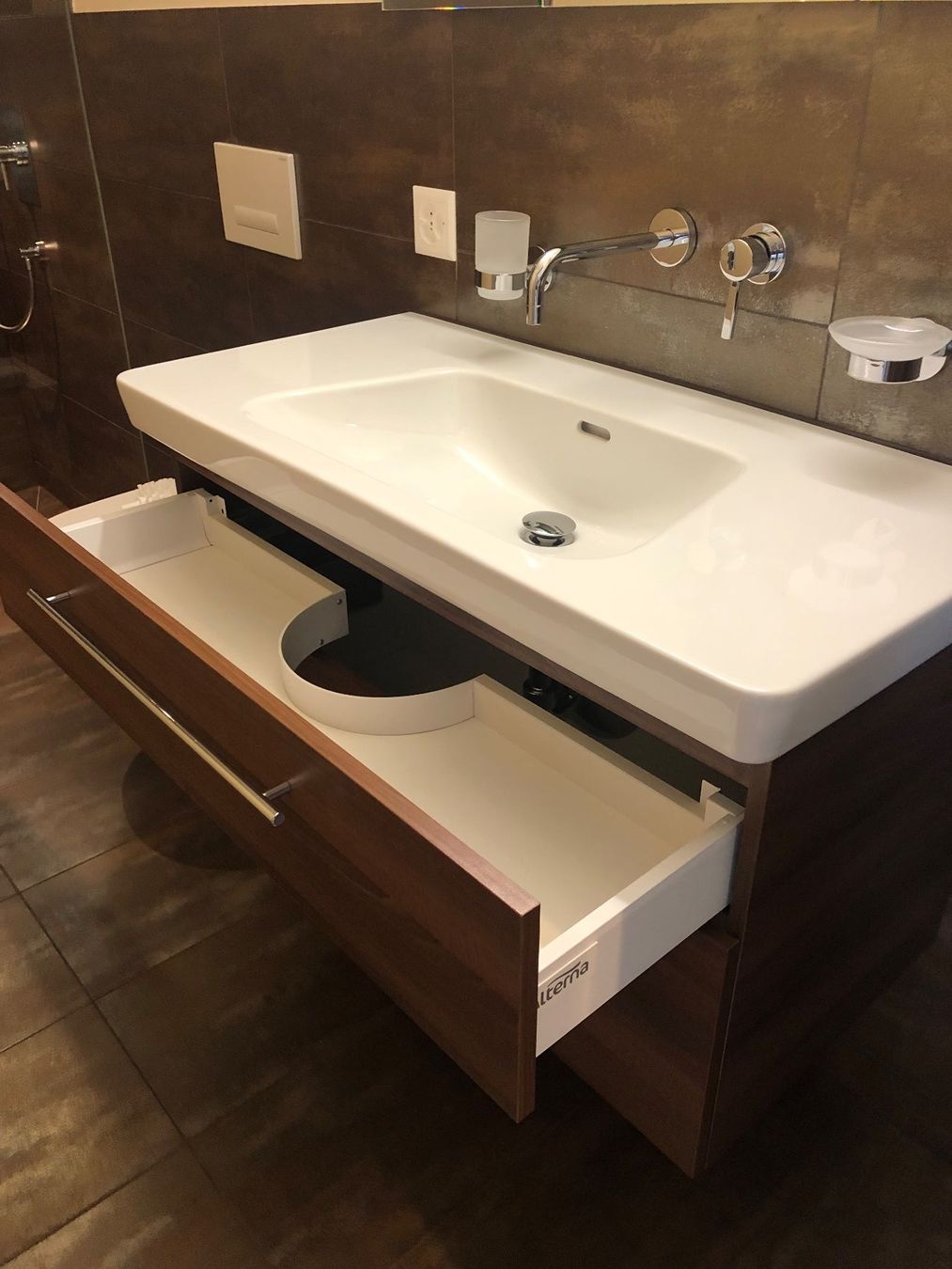 Alterna Mobili per bagno: Alterna Badmöbelset mit Wandmischer – Usato da Oberweningen venduto da Jelo 3