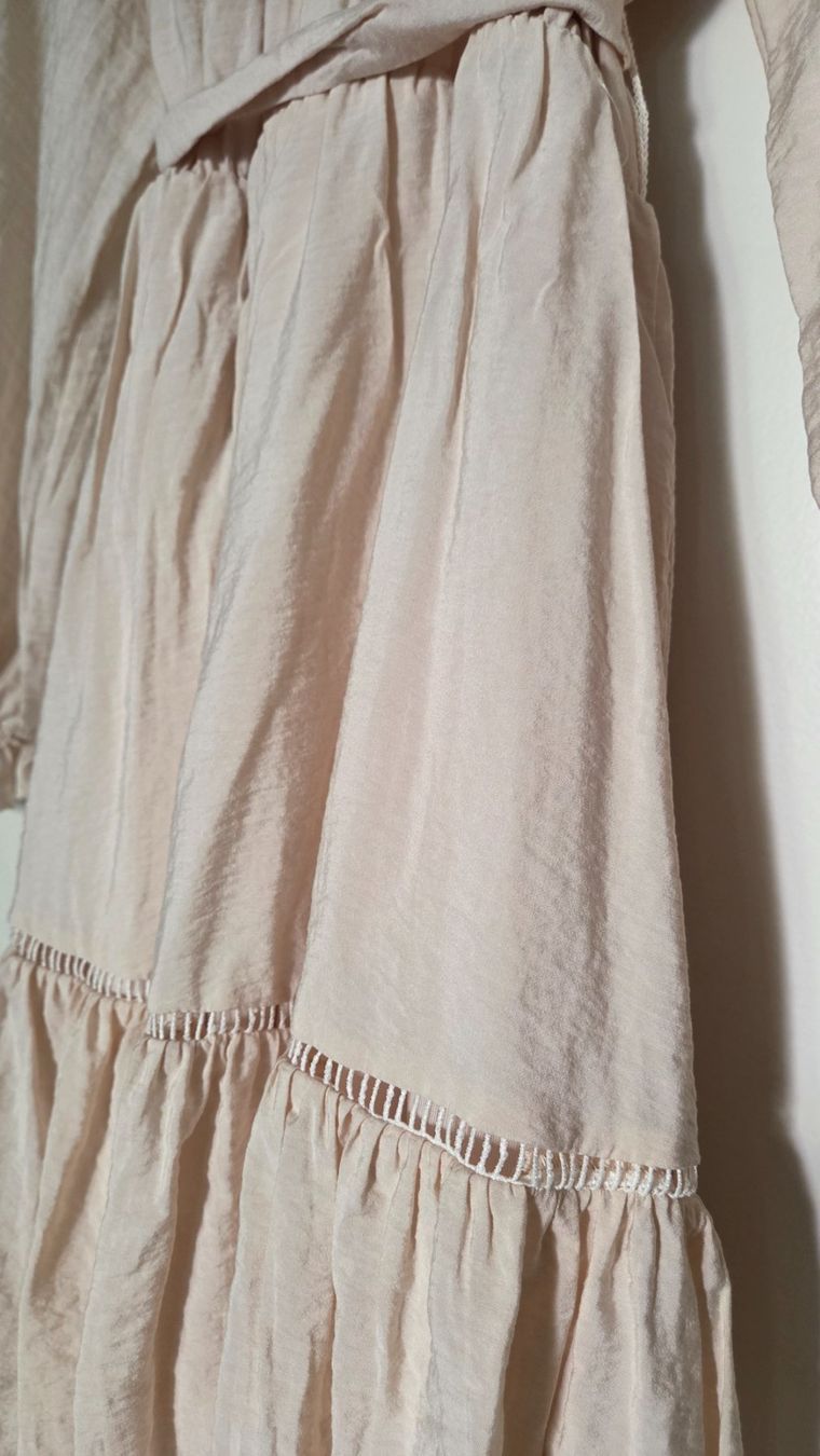 Zara Robes: Robe beige Zara L – Neuf (Voir description) à Onex par AF. 5