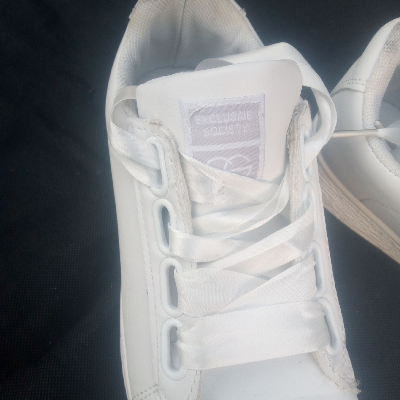 Scarpe da donna: Weisse Sneaker Exclusive Society Gr. 37 – Usato da Luzern venduto da toenu23 2