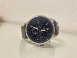 Montre homme Tommy Hilfiger chrono bleu cuir état neuf