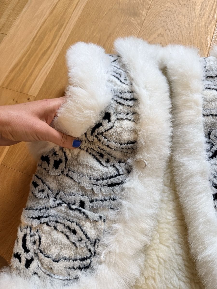 Altro abbigliamento per bambina: Winter-Wärme: Kuschelige Lammfellweste mit Muster – Usato da Dotzigen venduto da White_Warrior 2