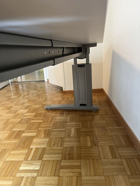 Scrivanie: Schreibtisch 160x80cm – Usato da Nänikon venduto da Pflip 3