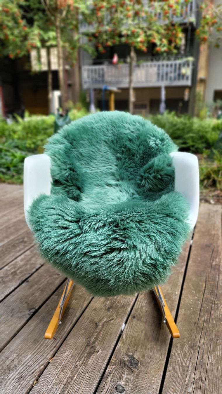 Tappeti: Schaffell in der Farbe moosgrün – Nuovo e nell'imballaggio originale da Neuhausen am Rheinfall venduto da Lambskin