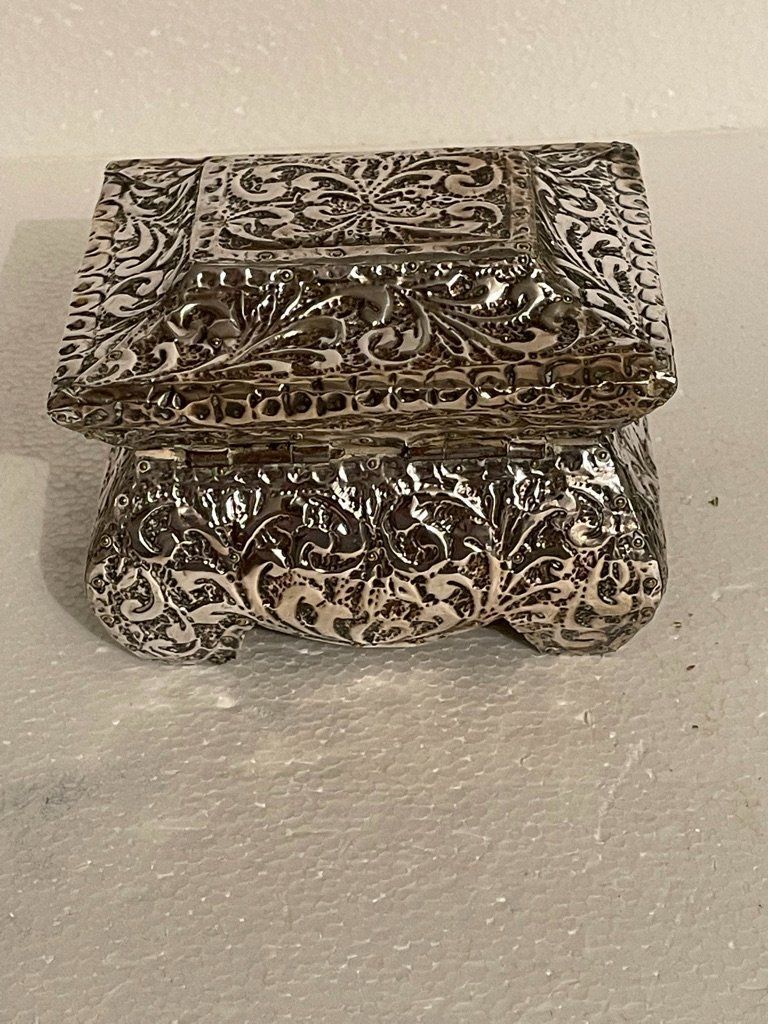 Cassapanche: Coffre ancien Espagne. Argent?? – Usato da Lausanne venduto da llcc27 2