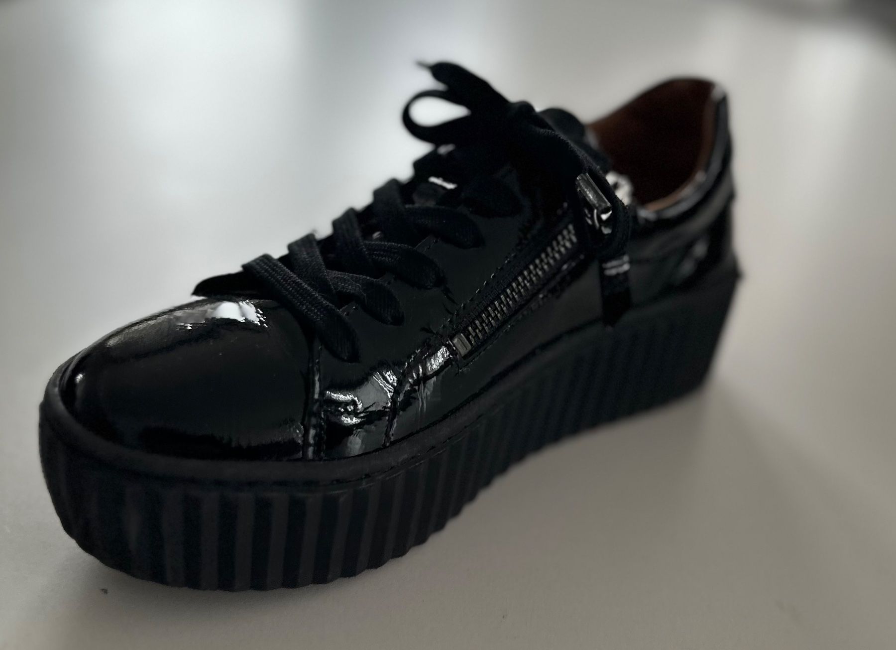 Gabor Damenschuhe: Gabor Lackleder Sneakers low Damen 36 – Gebraucht aus Liestal von Ballybs 2