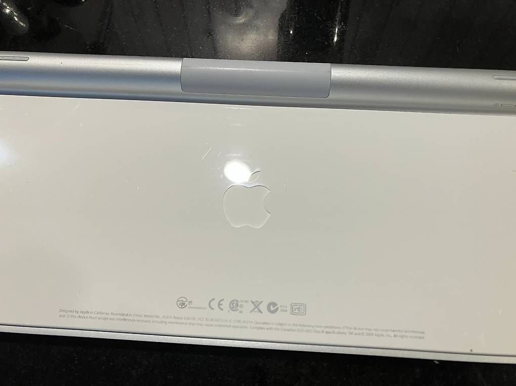 Apple Claviers: Apple Keyboard Bluetooth Tastatur CH – D'occasion à Chur par Fein-Geist 1