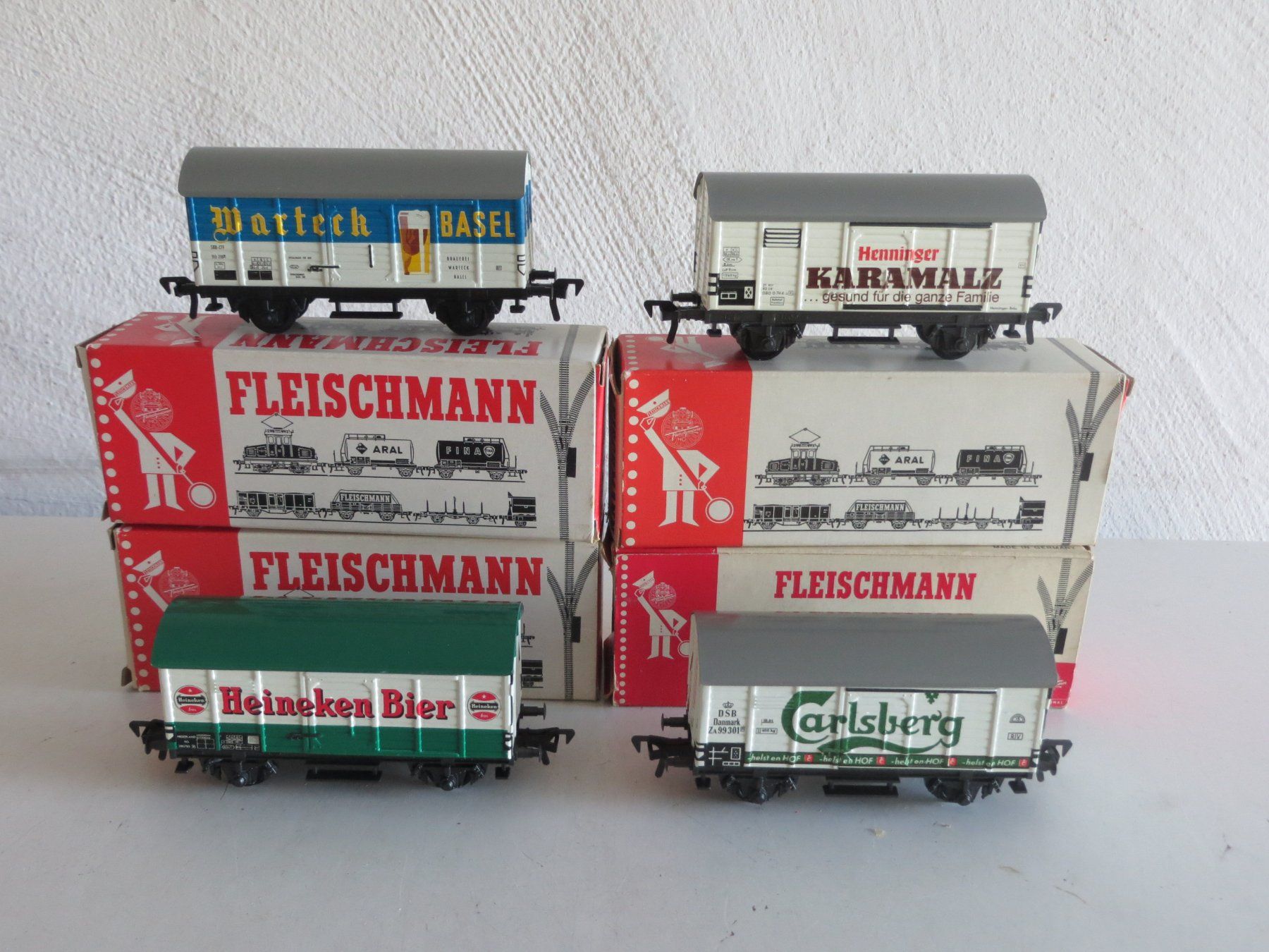 Fleischmann Trains électriques: Fleischmann H0: Set mit 4 Bierwagen, Blech, mit OVP – D'occasion à St.Gallen par gnumolo 1