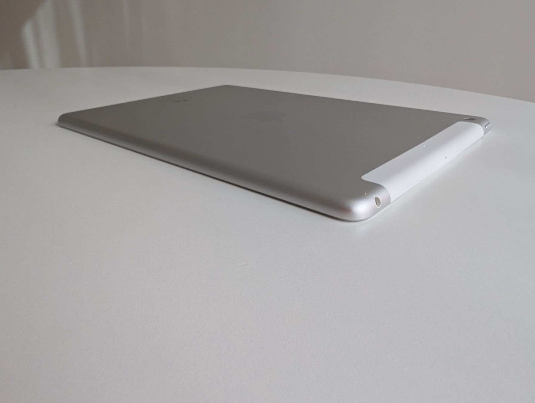 Apple Tablet PC: Apple iPad Air Cellular 128GB weiss silber – Usato da Dübendorf venduto da FIREANDICE_G60 3
