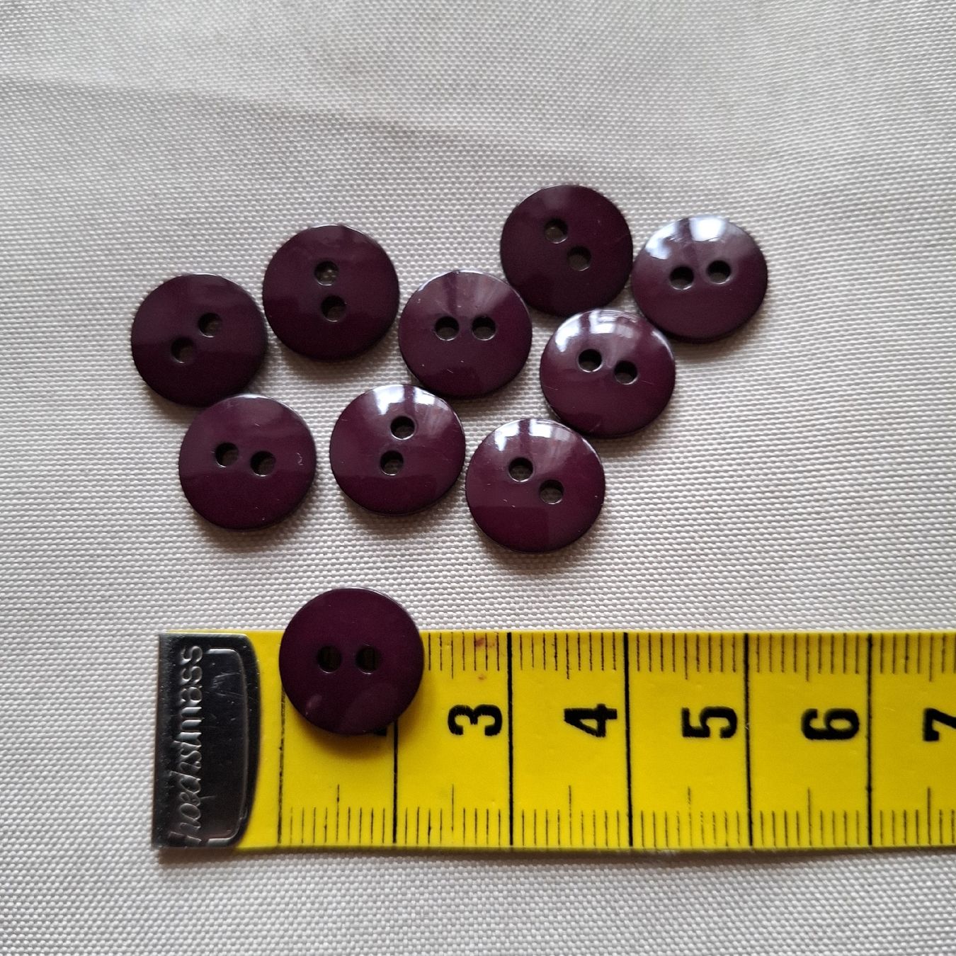 Bottoni: 10 Stück Knöpfe, Lila, 13 mm. – Usato da Dietikon venduto da Hirschkopf 2