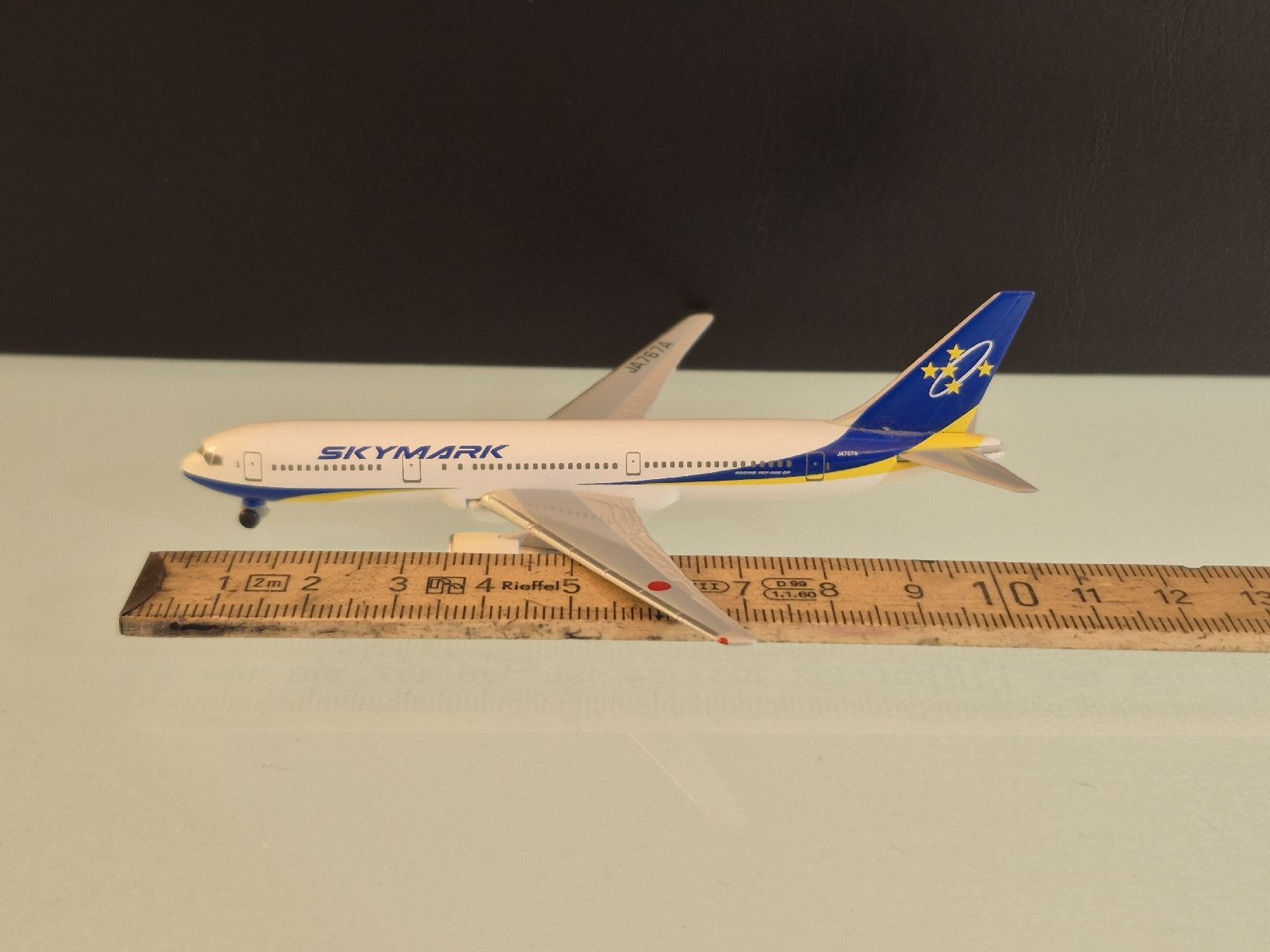 Herpa Kit di modellismo & Modellini statici: Herpa Skymark Airlines 1:500 – Usato da Uetendorf venduto da myhome12 3