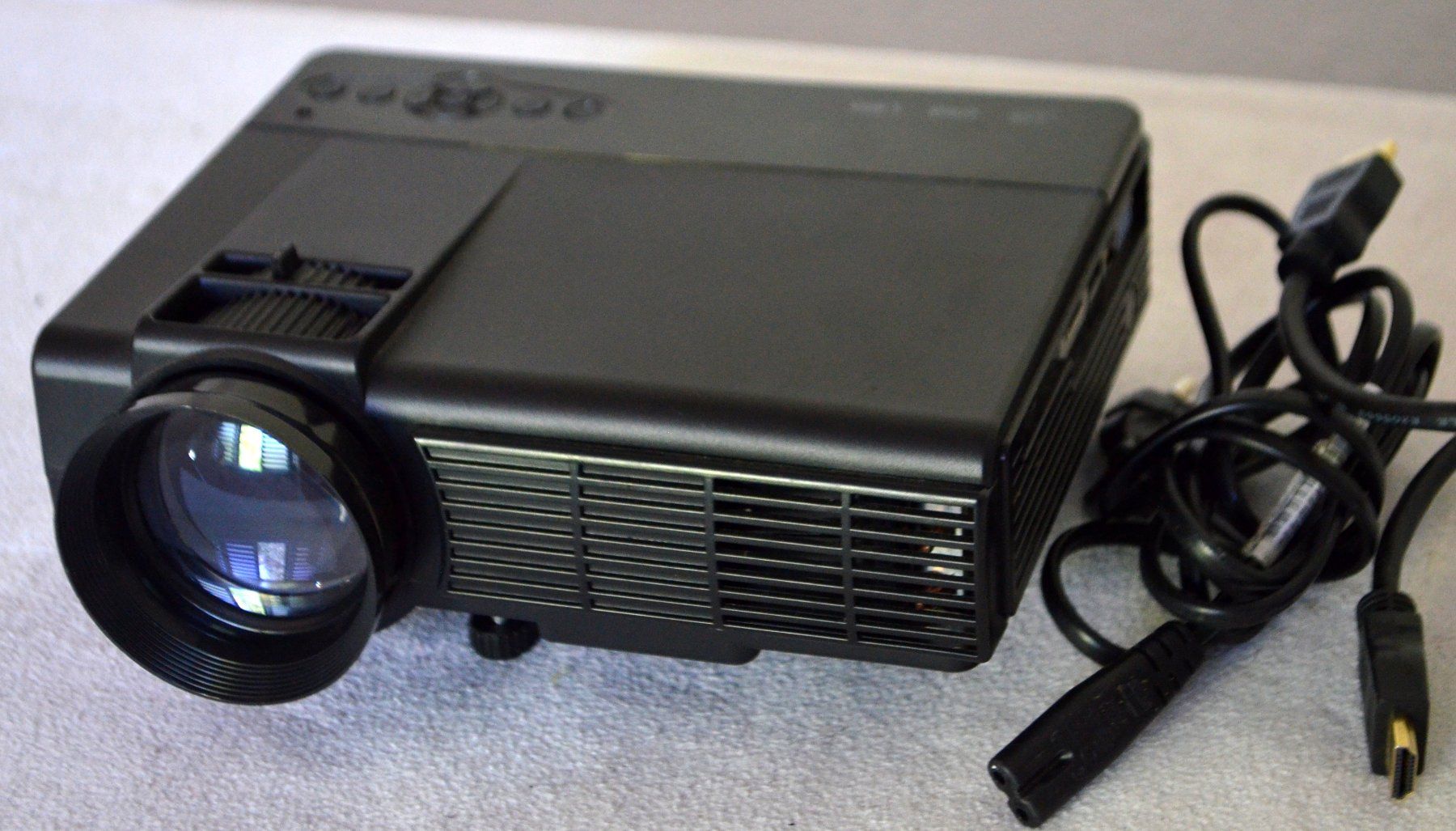 Videoprojektoren: Mini LED Q5 Beamer / projecteur – Gebraucht aus Collonges von arashee