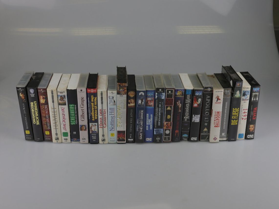 Tutti i VHS: Kiste mit Videokassetten – Usato da Volketswil venduto da brockipfannenstil 2