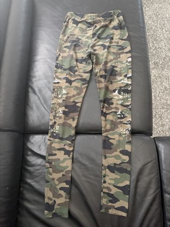 Leggings Tarnmuster mit Totenköpfen Grösse S /Mguter Zustand